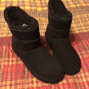 Bearpaw boots size 5